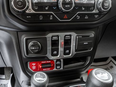 Used 2021 Jeep Wrangler Rubicon w/ Uconnect 4C Nav & Sound Group AWD/4WD image 20