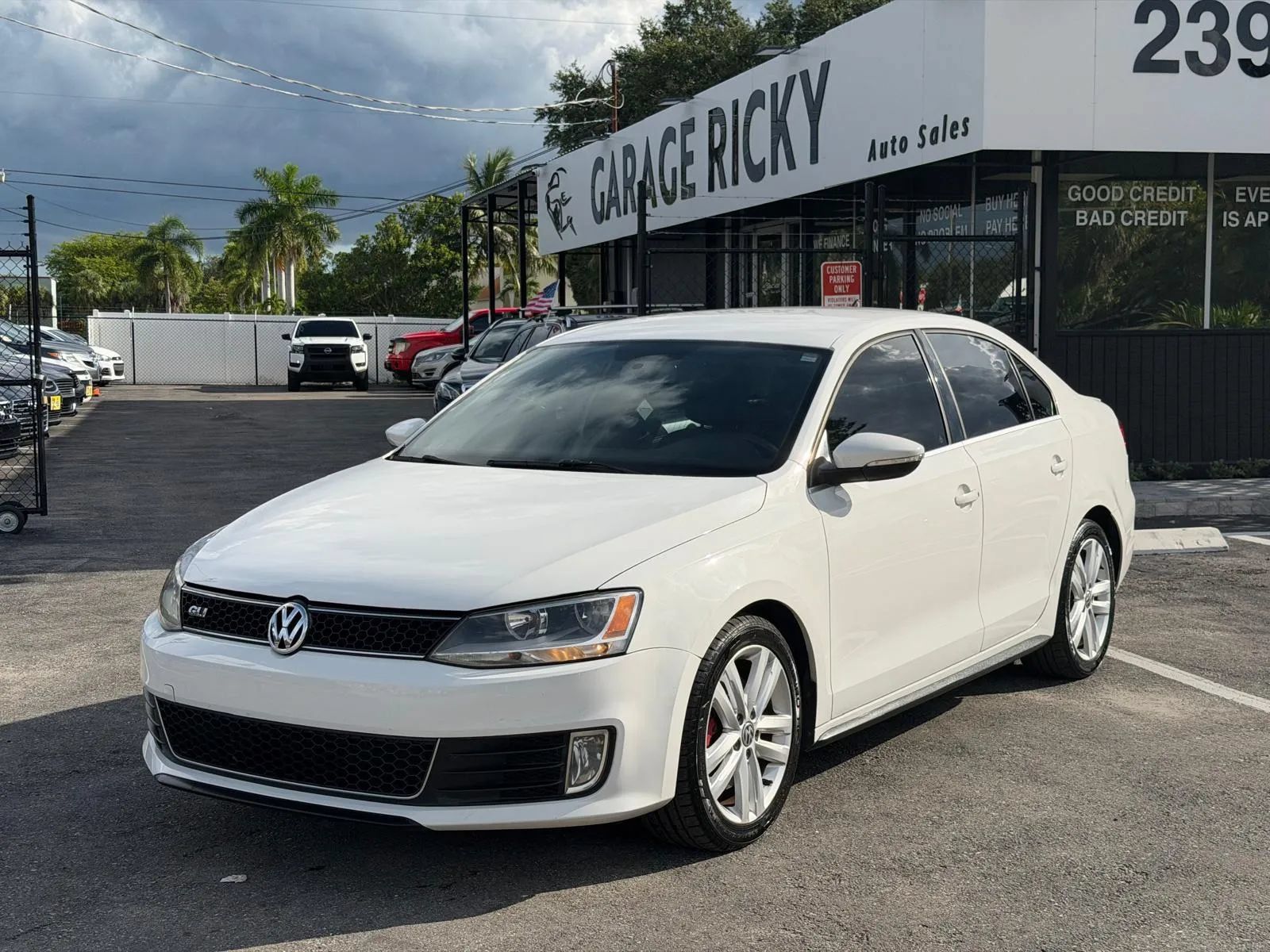 Used 2012 Volkswagen Jetta GLI FWD image 1