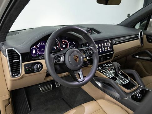Used 2023 Porsche Cayenne Turbo AWD/4WD image 4