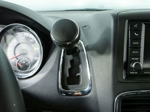 Used 2016 Dodge Grand Caravan SXT w/ UConnect Hands-Free Group FWD image 15