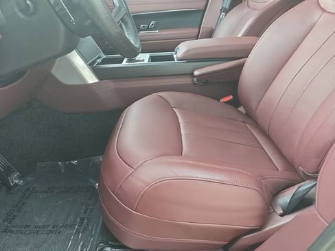 Used 2025 Land Rover Range Rover SE image 25