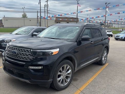 Used 2021 Ford Explorer Limited w/ Equipment Group 301A image 2