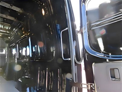 Used 2024 Mercedes-Benz Sprinter 2500 image 9