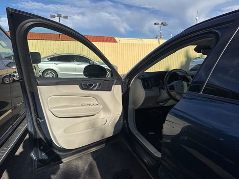 Used 2023 Volvo XC60 B5 Plus image 5
