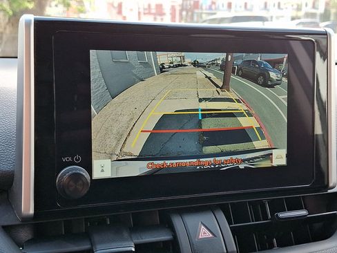 Used 2025 Toyota RAV4 XLE AWD/4WD image 18