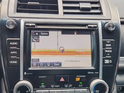 Used 2014 Toyota Camry SE w/ Moonroof Package FWD image 16