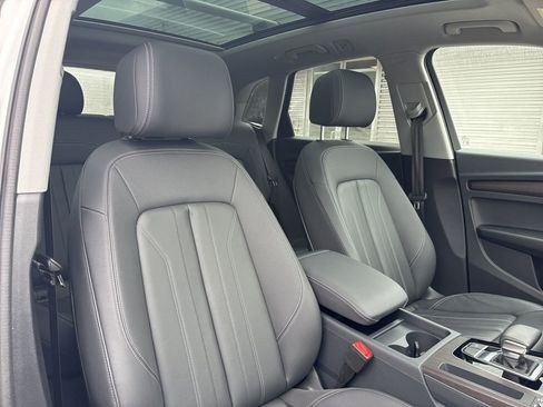 Used 2025 Audi Q5 2.0T Premium w/ Convenience Plus Package image 16