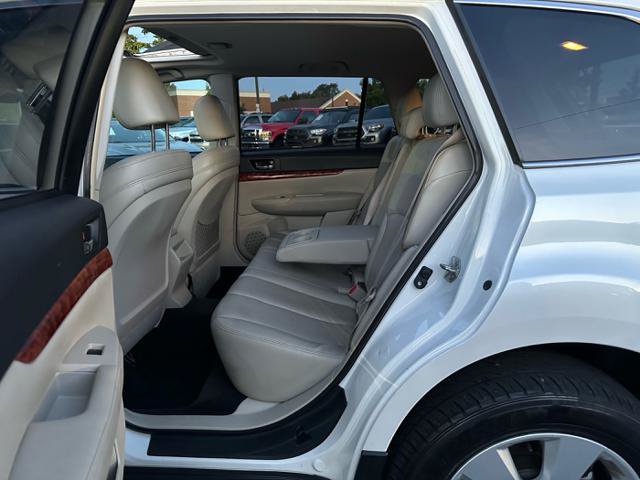 Used 2010 Subaru Outback 2.5i Limited AWD/4WD image 12
