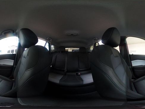Used 2025 Chevrolet Trax LT FWD image 41