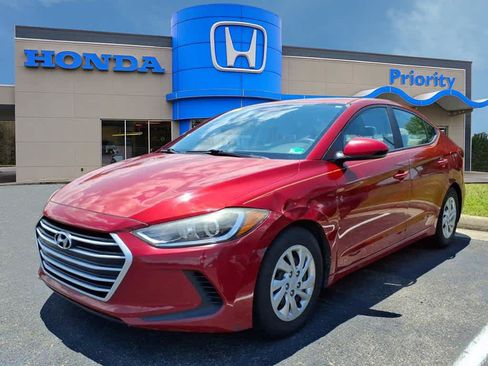 Used 2017 Hyundai Elantra SE FWD image 1