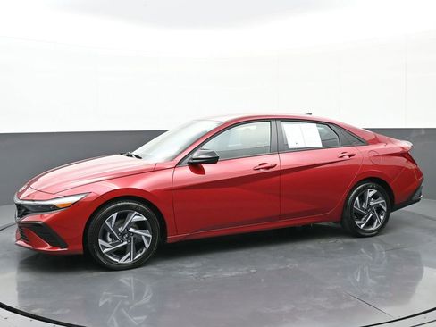 Certified 2025 Hyundai Elantra Sport image 7