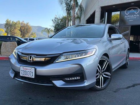Used 2017 Honda Accord Touring image 2
