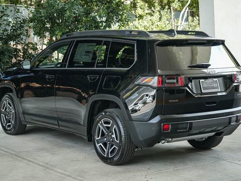 New 2026 Jeep Cherokee Laredo image 4