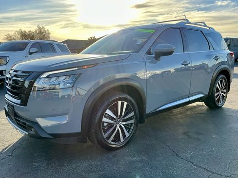 Used 2023 Nissan Pathfinder Platinum w/ Black Appearance Package image 5