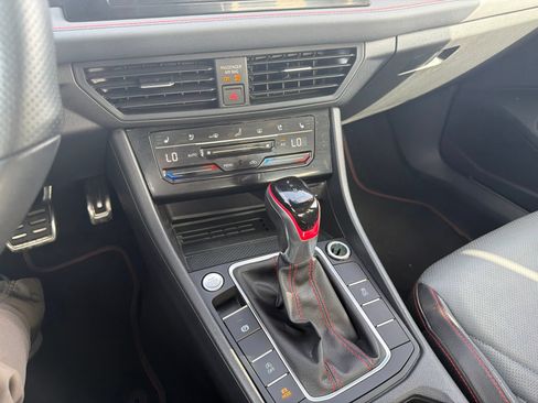 Used 2025 Volkswagen Jetta GLI Autobahn FWD image 28
