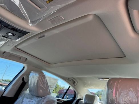 New 2025 Lexus ES 300h w/ Premium Package image 13