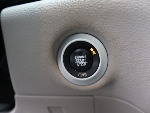 Used 2021 Chrysler Pacifica Touring-L w/ Uconnect Theater Family Group image 18