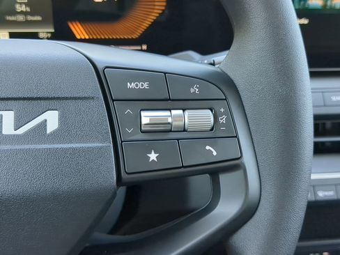 New 2025 Kia K4 LXS image 21