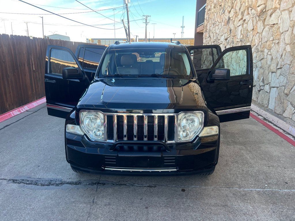 Used 2011 Jeep Liberty Limited w/ Exterior Appearance Group RWD image 7