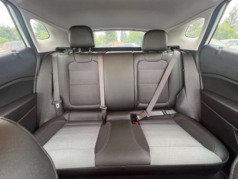 Used 2025 Chevrolet Trax LT FWD image 32