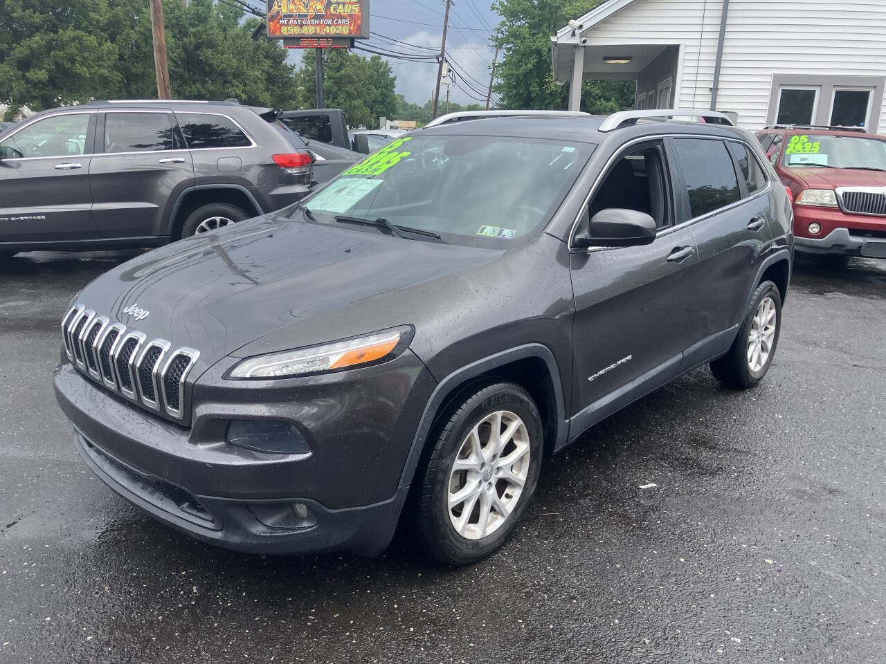 Used 2015 Jeep Cherokee Latitude FWD image 3