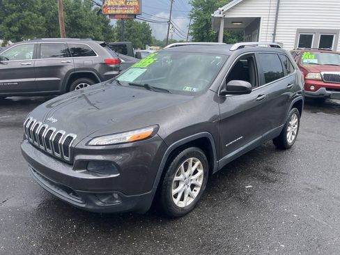 Used 2015 Jeep Cherokee Latitude FWD image 3