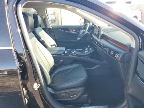 Certified 2023 Lincoln Nautilus Reserve image 9