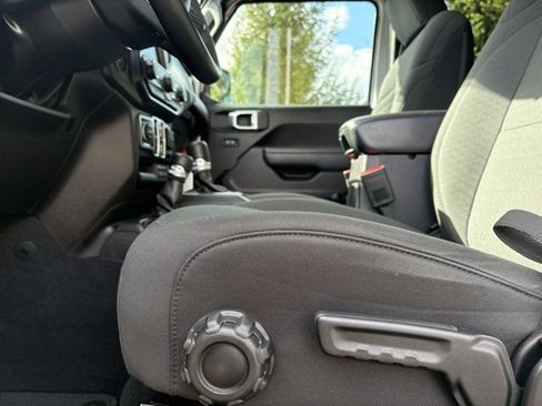 Used 2022 Jeep Gladiator Sport image 32