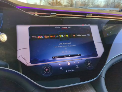 Used 2023 Mercedes-Benz EQS 580 580 image 22