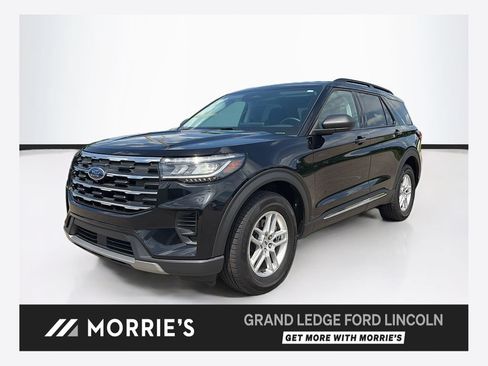 Used 2025 Ford Explorer Active AWD/4WD image 1