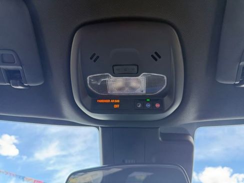 Used 2024 Chevrolet Trax RS FWD image 16