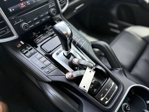 Used 2018 Porsche Cayenne Platinum Edition AWD/4WD image 21
