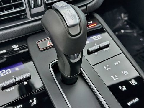Certified 2026 Porsche Macan Turbo AWD/4WD image 19