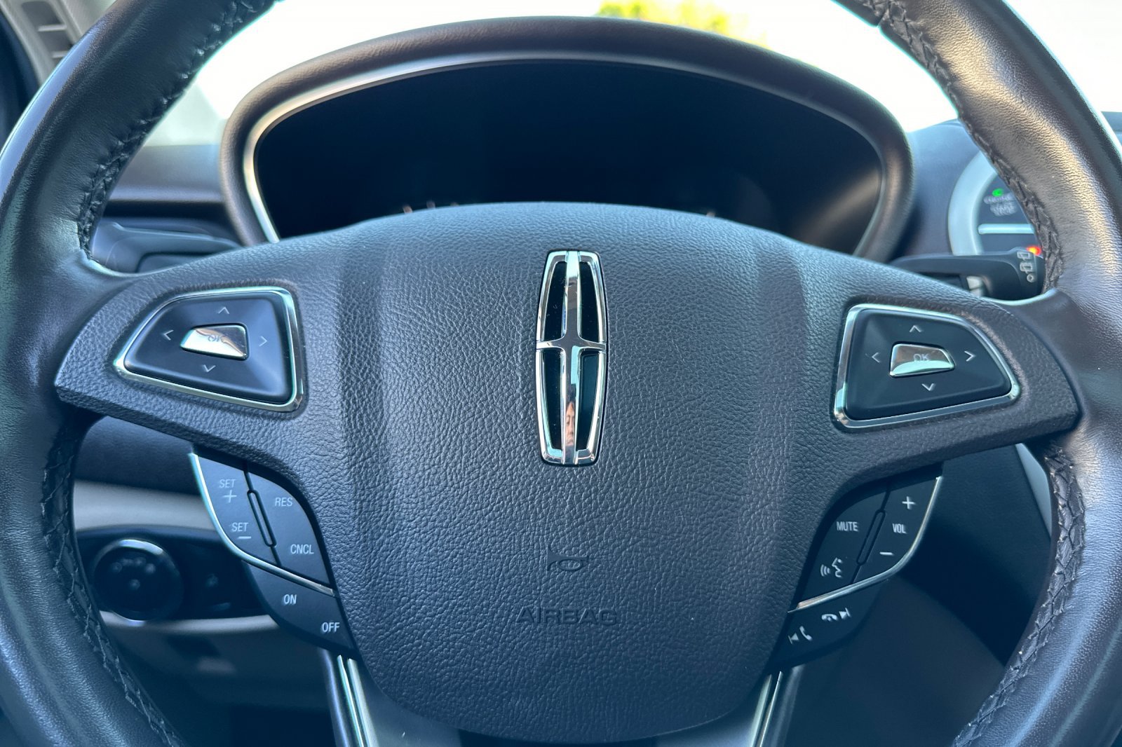 Used 2019 Lincoln MKC Reserve FWD image 25