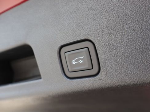 New 2025 Chevrolet Traverse LT w/ Sun and Wheel Package image 38