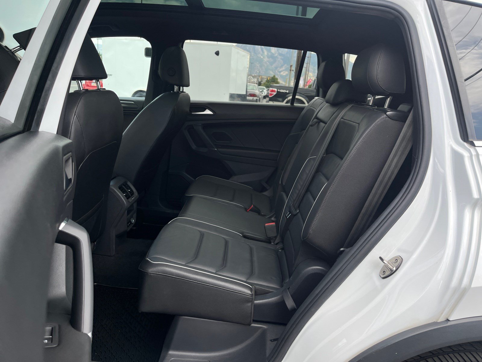Used 2020 Volkswagen Tiguan SEL Premium R-Line w/ 3rd Row Seat Package AWD/4WD image 23