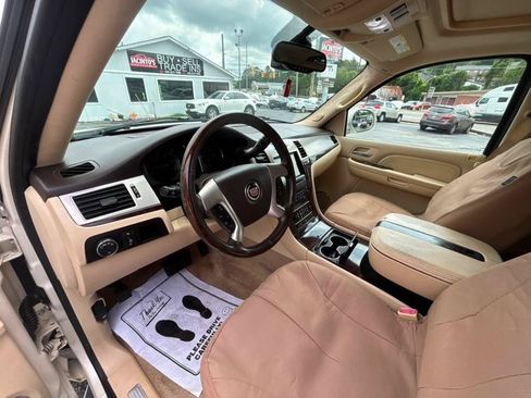 Used 2007 Cadillac Escalade AWD w/ Information Package image 15