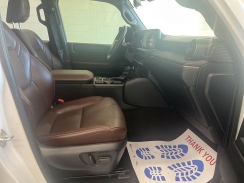 Used 2025 Toyota Land Cruiser w/ Premium Package image 39