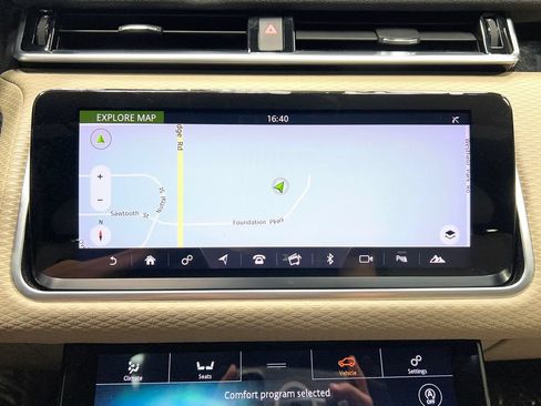 Used 2018 Land Rover Range Rover Velar R-Dynamic SE AWD/4WD image 11