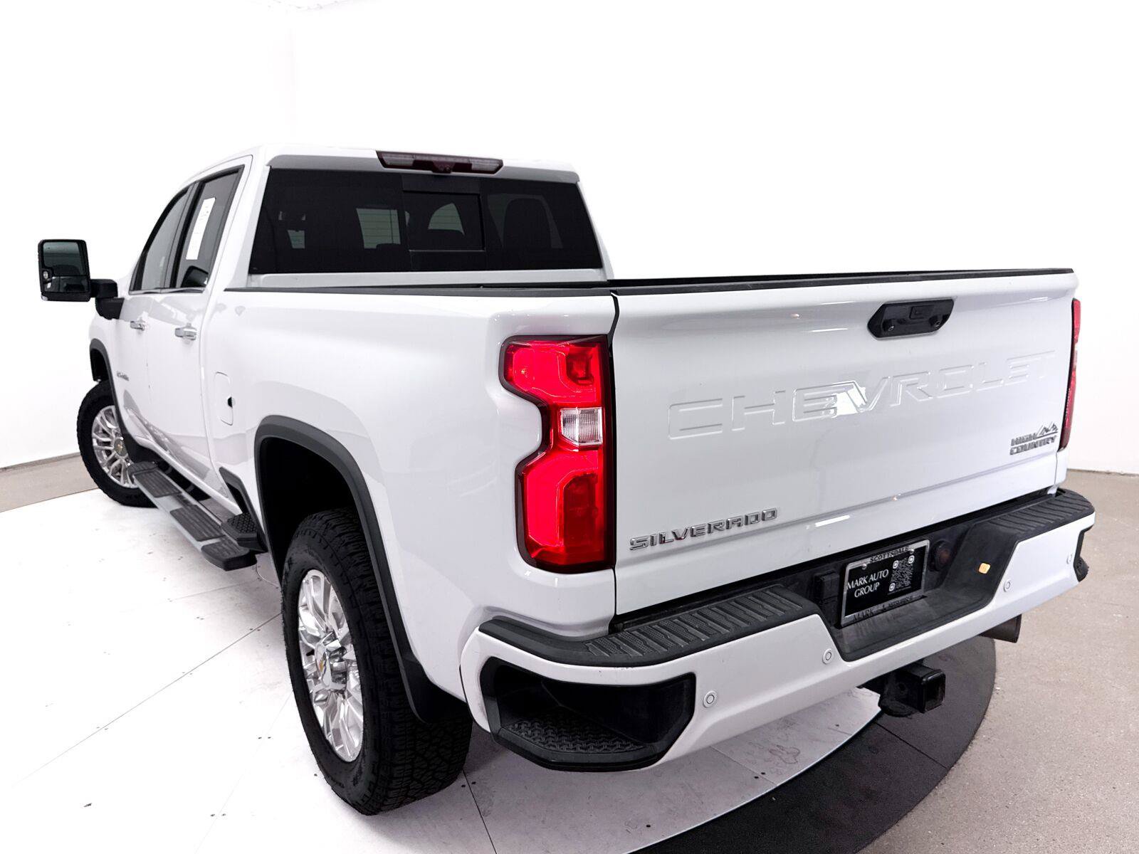 Used 2021 Chevrolet Silverado 2500 High Country w/ Technology Package AWD/4WD image 10