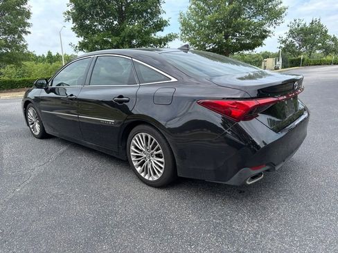 Used 2019 Toyota Avalon Limited FWD image 4