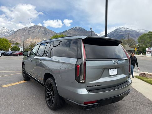 Used 2023 Cadillac Escalade ESV Sport w/ LPO, ONYX Package AWD/4WD image 8