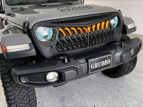 Used 2022 Jeep Wrangler Unlimited Sahara image 35