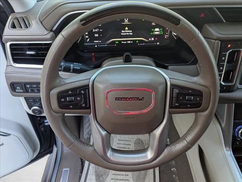 Used 2023 GMC Yukon Denali w/ Denali Reserve Package image 18