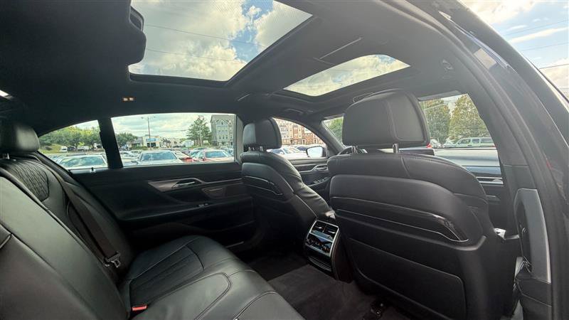 Used 2018 BMW 750i RWD image 19