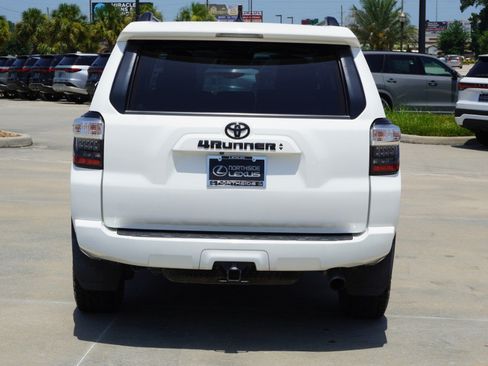Used 2020 Toyota 4Runner SR5 Premium w/ Moonroof Package RWD image 7