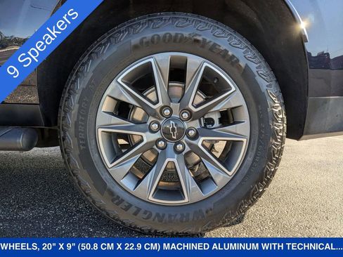 Used 2023 Chevrolet Suburban Z71 w/ Luxury Package image 11