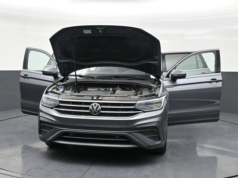 Used 2024 Volkswagen Tiguan SE FWD image 30