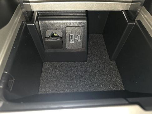 Used 2023 Ford Explorer ST-Line image 23