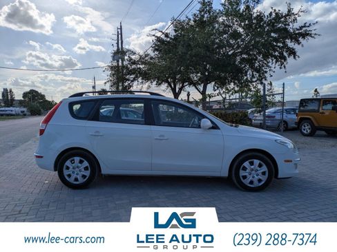 Used 2010 Hyundai Elantra SE w/ Popular Equipment Pkg 2 FWD image 2
